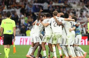 Jugadores del Real Madrid, celebrando la victoria frente al Barcelona Jugadores del Real Madrid, celebrando la victoria frente al Barcelona