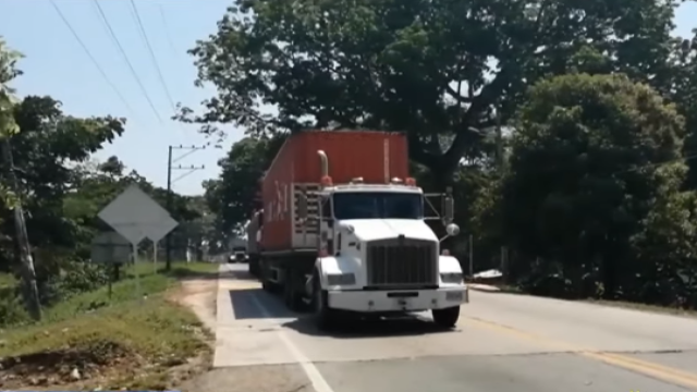 Protegidos solo con tapabocas, transportadores de alimentos en Cesar se exponen a saqueadores 