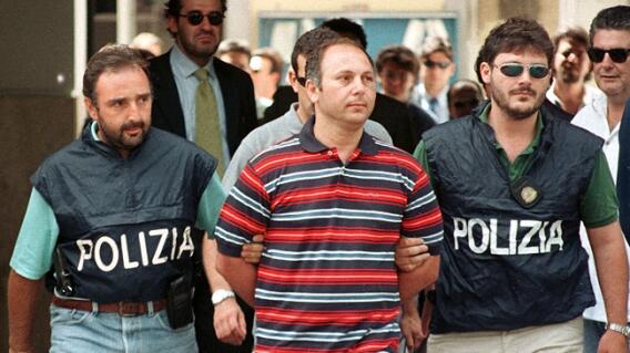 Indignación por liberación de mafioso italiano condenado por disolver a un niño en ácido Indignación por liberación de mafioso italiano condenado por disolver a un niño en ácido