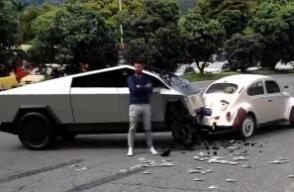 Cybertruck se estrelló contra un 'pichirilo' 