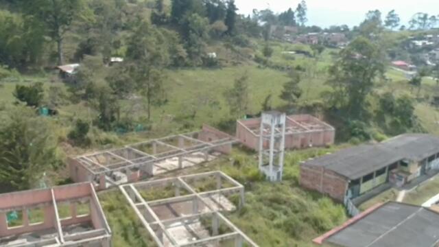 “Aquí vemos olvido”: miles de alumnos esperan que les terminen sus colegios en Boyacá “Aquí vemos olvido”: miles de alumnos esperan que les terminen sus colegios en Boyacá