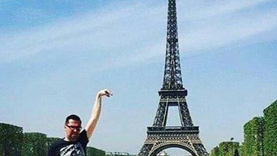 14871_La Kalle. Meme de hombre en la Torre Eiffel / Foto: Instagram 14871_La Kalle. Meme de hombre en la Torre Eiffel / Foto: Instagram