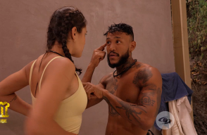 Jerry le reclama a Karolina