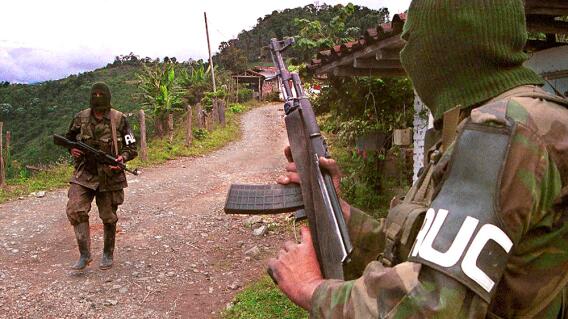 Paramilitares de las Autodefensas Campesinas de Colombia (AUC) Paramilitares de las Autodefensas Campesinas de Colombia (AUC)
