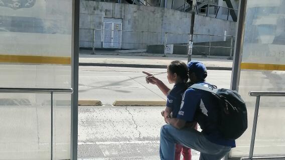 Varios hinchas del Albiazul los están buscando para invitarlos a ver un partido del Club Embajador en El Campín Varios hinchas del Albiazul los están buscando para invitarlos a ver un partido del Club Embajador en El Campín