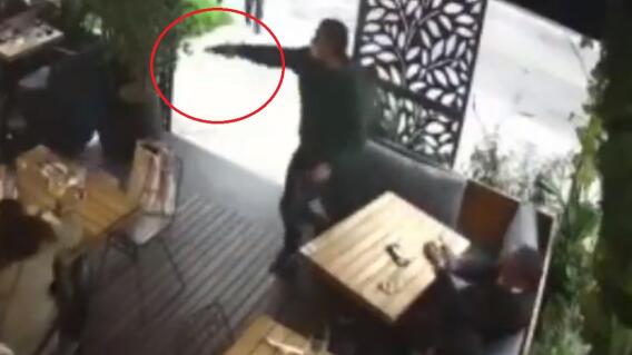 Nuevo robo a restaurante en Bogotá quedó grabado: autoridades capturaron un delincuente Nuevo robo a restaurante en Bogotá quedó grabado: autoridades capturaron un delincuente