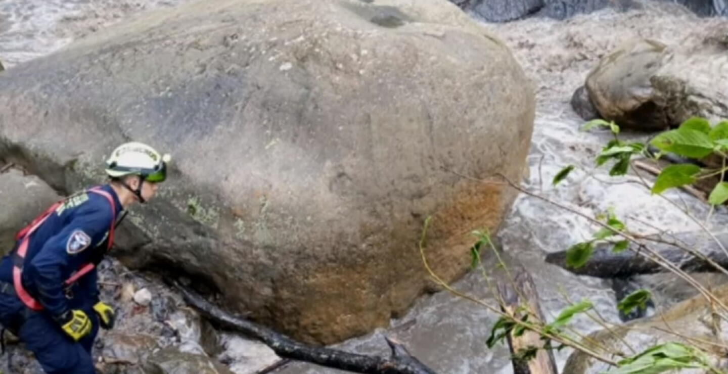 Sigue búsqueda de dos jóvenes desaparecidas tras ser arrastradas por creciente de río Calandaima
