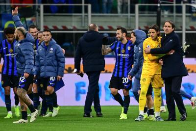 Jugadores del Inter de Milán festejando triunfo en la Serie A. Jugadores del Inter de Milán festejando triunfo en la Serie A.