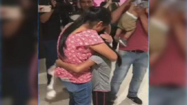 Un abrazo que no entiende fronteras: feliz reencuentro de madre e hija migrantes en EE. UU.