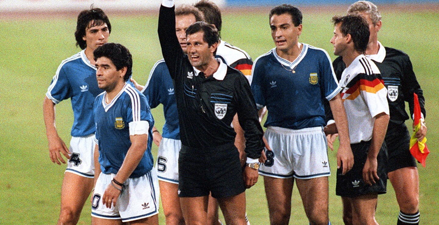 361843_Edgardo Codesal -Diego Maradona. Foto: AFP