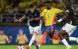 Jhon Córdoba en acción de juego con la Selección Colombia por las Eliminatorias. 