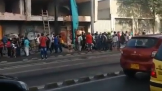 333570_Blu Radio/ Construcción de la cual le cayó una pared a una mujer. Foto: Cortesía