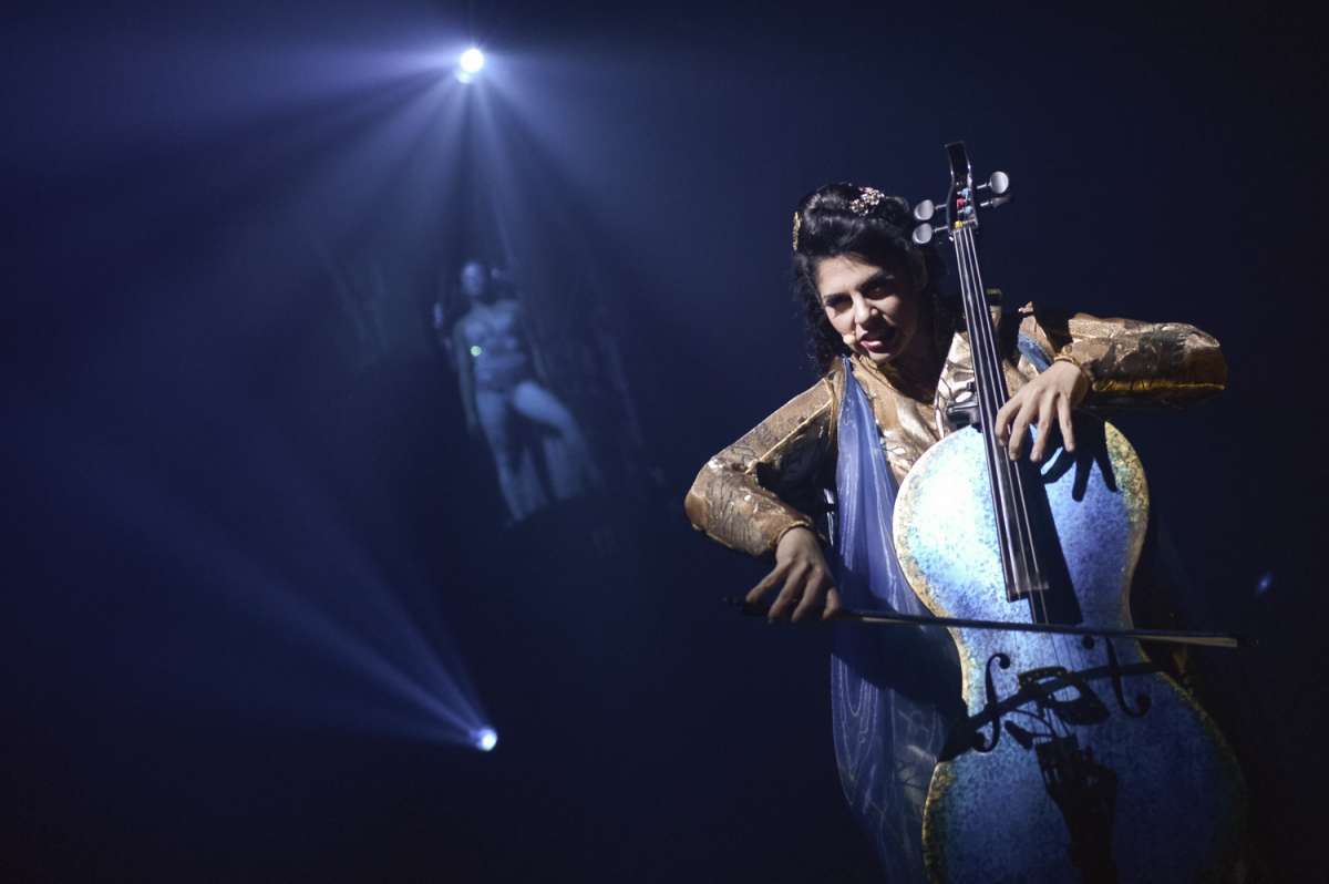 636488_amaluna_cirque_du_soleil_shock_davod_schwarz7439.jpg