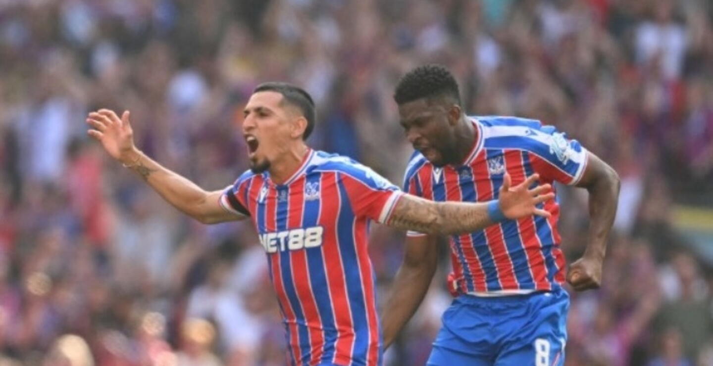 Daniel Muñoz y Jefferson Lerma, jugadores colombianos que militan en el Crystal Palace. 
