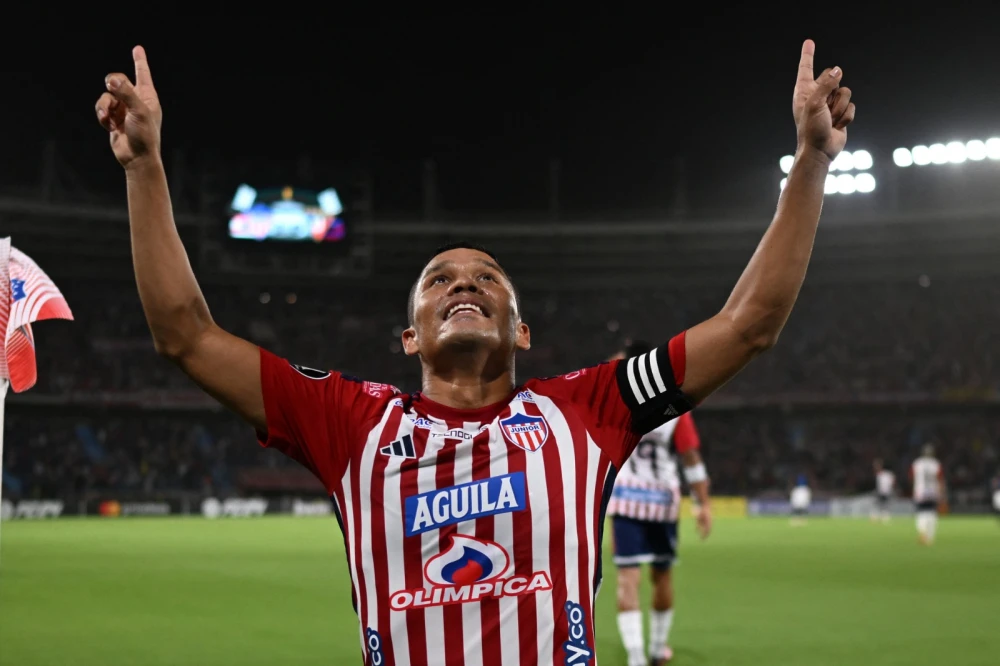 Carlos Bacca celebra con el Junior de Barranquilla Carlos Bacca celebra con el Junior de Barranquilla