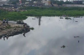247167_Manolo es un reconocido rescatista en el sector de los caños de Barranquilla. Foto: Diana Ospino.