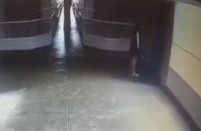 Niña escapa de depredador en Santander