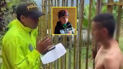 Al momento de la captura la policía le lee sus derechos a Carlos Herrán, presunto responsable del caso Alexis Delgado