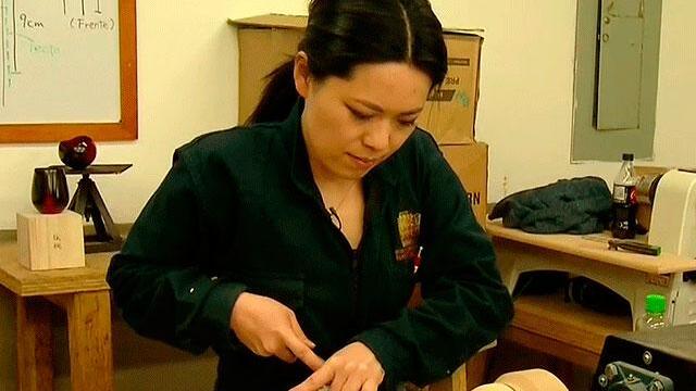 Al rescate de oficios artesanales: Eiko Tanaka da vida a la madera y enseña su técnica en Colombia Al rescate de oficios artesanales: Eiko Tanaka da vida a la madera y enseña su técnica en Colombia