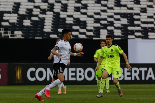 Colocolopeñarol150920AFPe.jpg