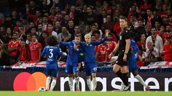 Enzo Fernández en Chelsea vs. Benfica por la Champions League.