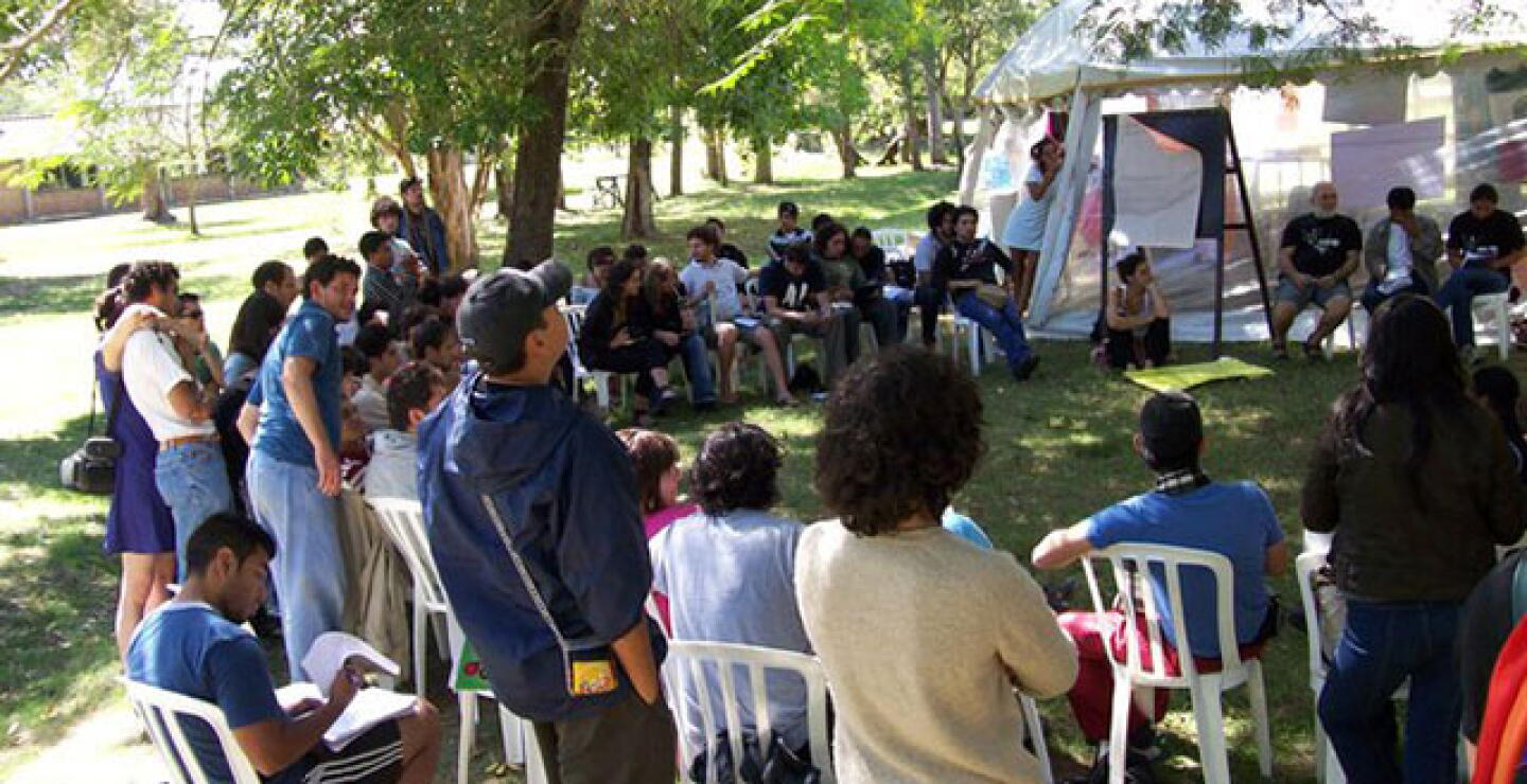 101016-campamento-jas.jpg