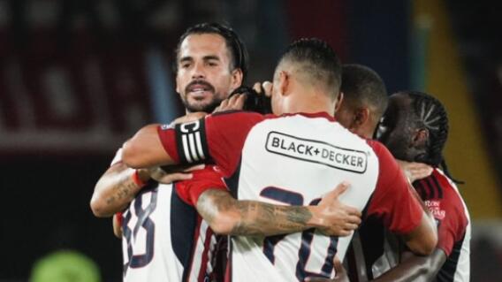Jugadores de Junior y un festejo de gol. Jugadores de Junior y un festejo de gol.