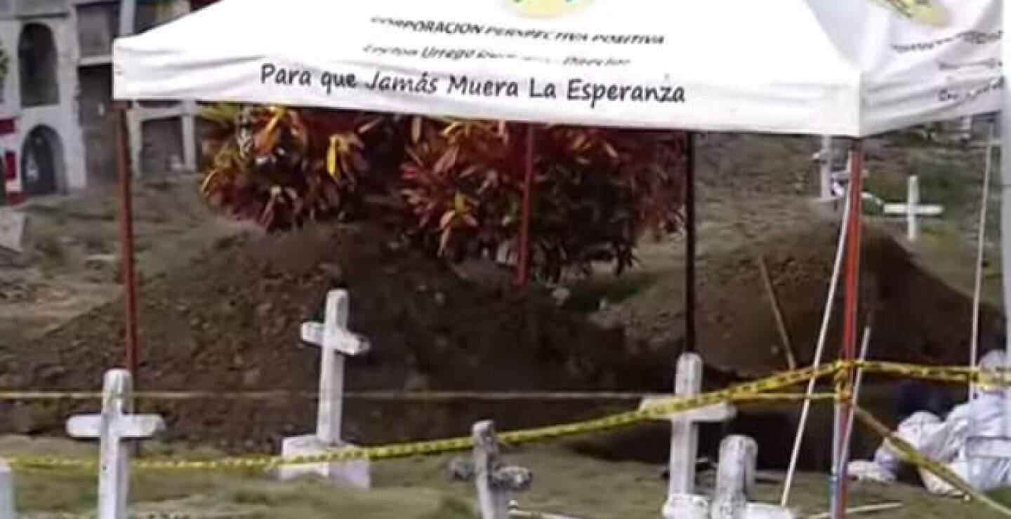 Exhumación de cuerpos en cementerio Las Mercedes de Dabeiba.