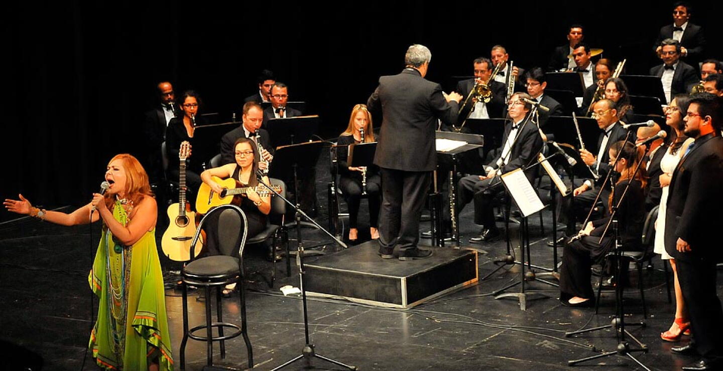 mono-nunez-apertura-cinco.jpg
