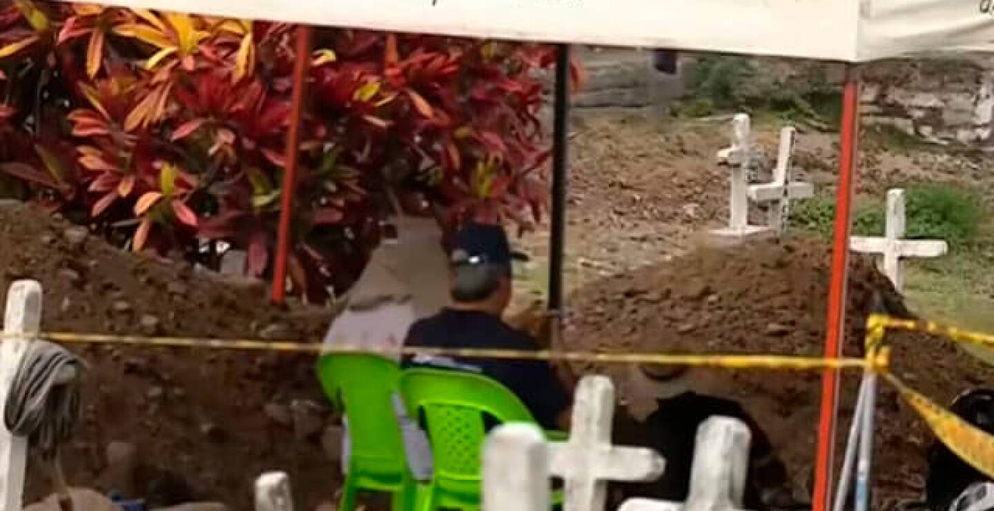 Exhumación de cuerpos en cementerio de Dabeiba.