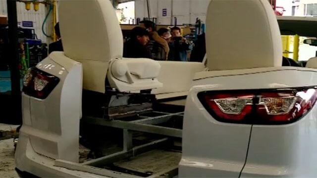 Vea, paso a paso, cómo se fabrican los papamóviles que utilizará Francisco en su visita a Colombia