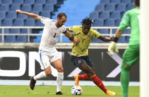 Duván Zapata y Diego Godín