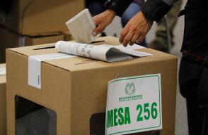 Cuestionan artículo de código electoral: gobernantes locales podrían pagar buses a votantes 