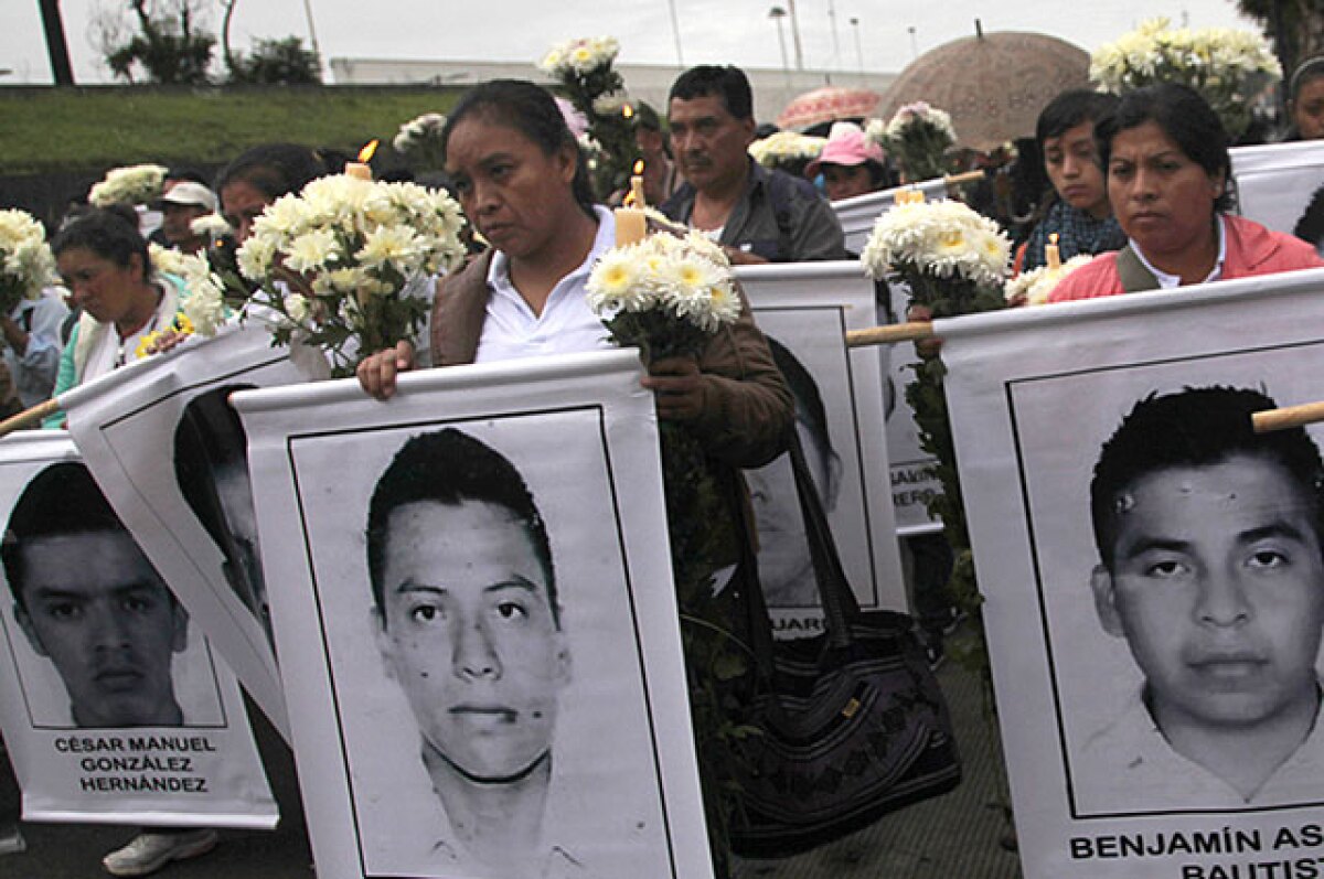 131114-manifestaciones-mexico-ap.jpg