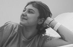 Influencer anuncia su embarazo en medio de la batalla contra el cáncer terminal