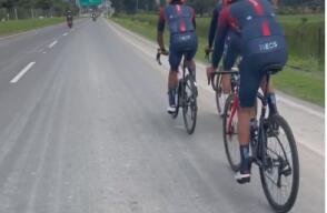 Egan Bernal entrenando 