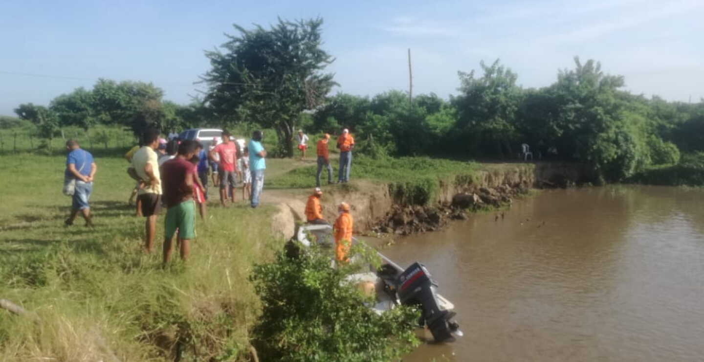 372644_BLU Radio // Labores de rescate en el río Magdalena // Foto: cortesía