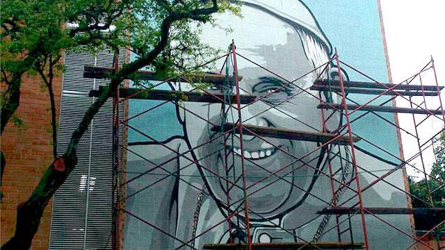 Artistas de Medellín le rinden al papa Francisco un homenaje con un mural gigante