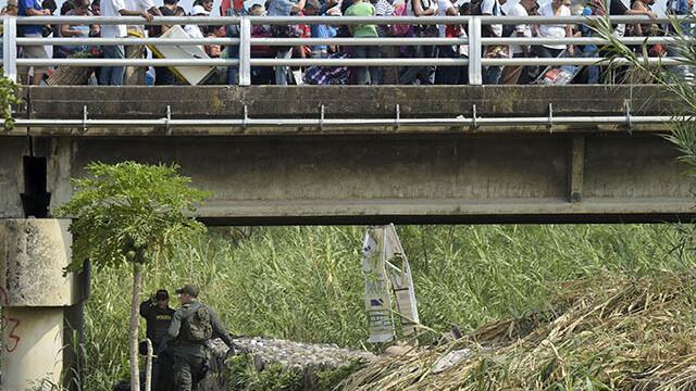 Miles de venezolanos salieron rumbo a Cúcuta en las últimas horas Miles de venezolanos salieron rumbo a Cúcuta en las últimas horas