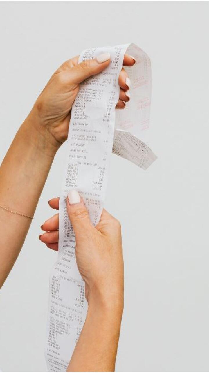 Hombre envió factura de su primera cita a mujer que se negó a salir con él nuevamente