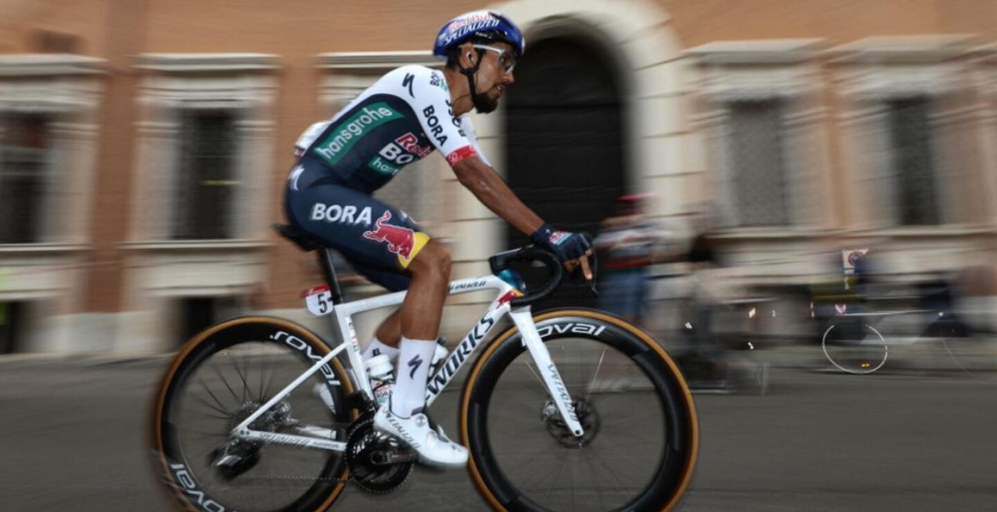 Daniel Felipe Martínez, ciclista colombiano.