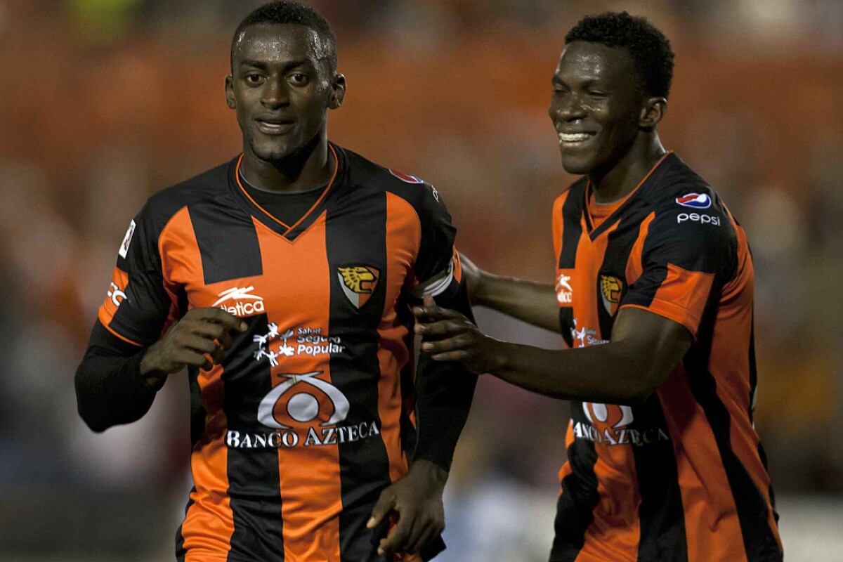 Jackson Martinez Franco Arizala Jaguares 091220 AFP E.jpg