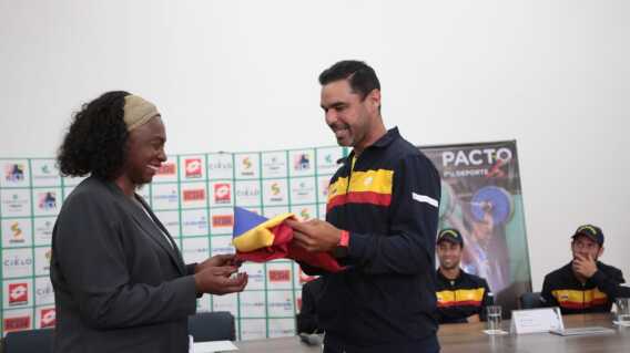María Isabel Urrutia, ministra del Deporte, y Alejandro Falla, capitán del equipo colombiano de tenis María Isabel Urrutia, ministra del Deporte, y Alejandro Falla, capitán del equipo colombiano de tenis