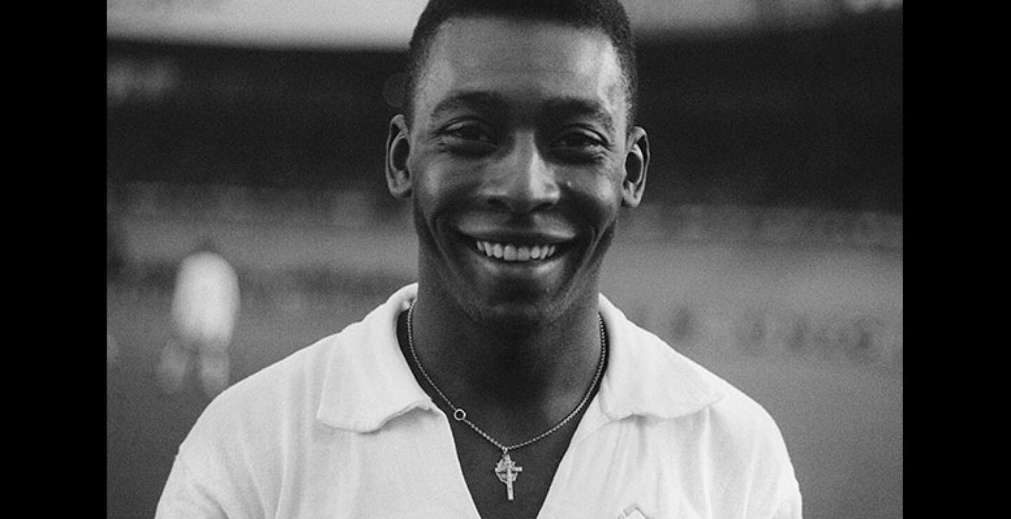 "En la apertura de mi museo, el embajador de Brasil me apretó entre sus brazos y lloró. No conseguía creerse que tan lejos, en Lugansk, se podía querer tanto a Pelé", añadió con orgullo.