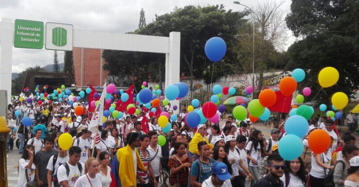 270314_Manifestaciones en Bucaramanga – Foto: Blu Radio