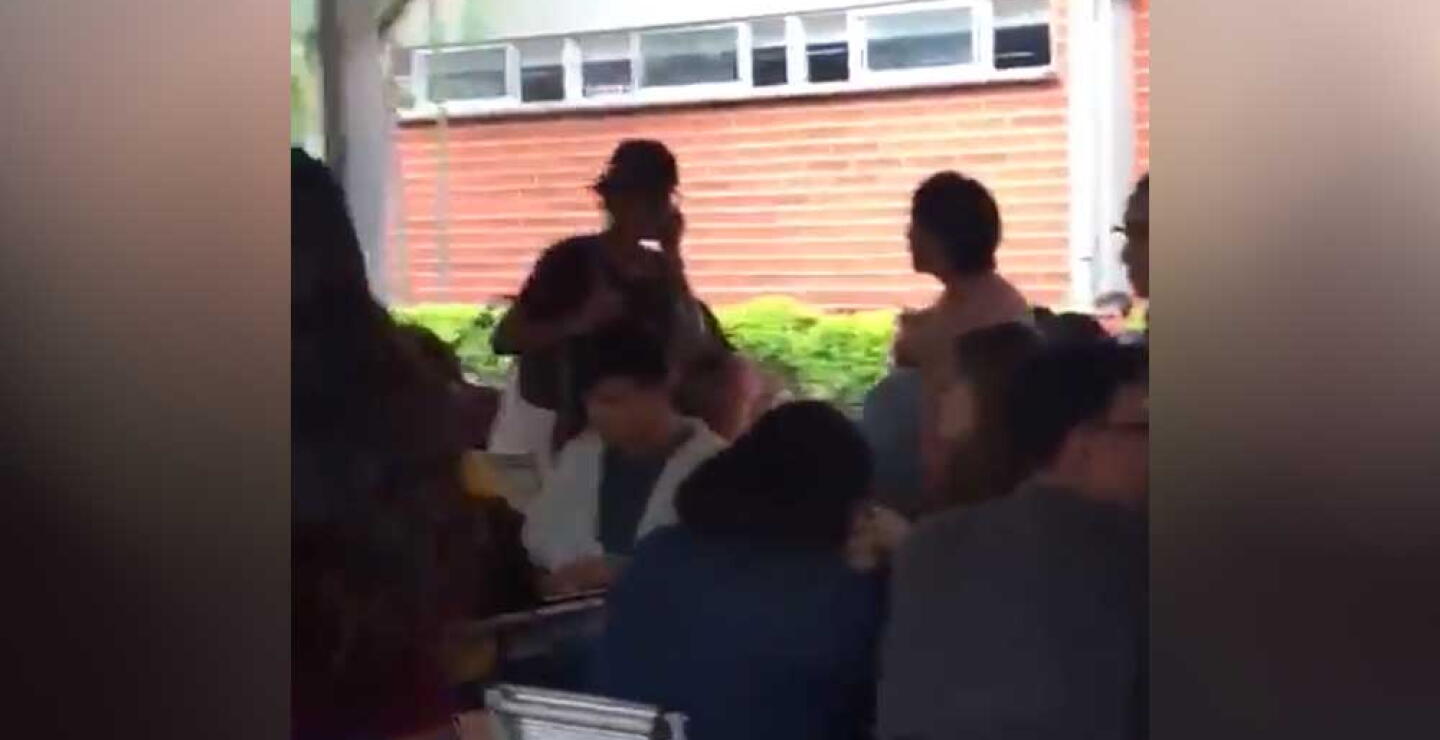 307824_Blu Radio. Regaño de madre a su hijo en el Politécnico JIC / Foto: Captura de video