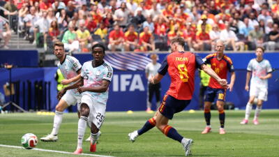 Acción de juego entre España y Bélgica por los cuartos de final del Mundial 2026.
