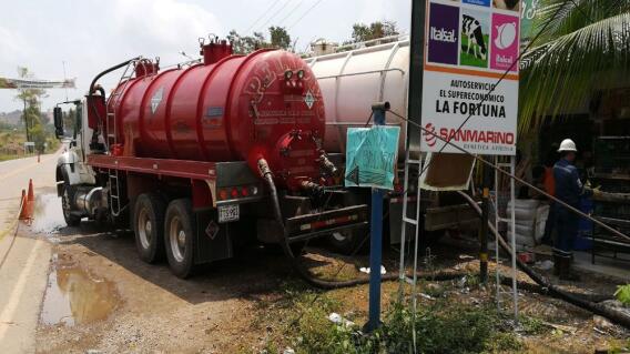 302879_BLU Radio. Emergencia ambiental en quebrada La Lizama por derrame de petróleo/ foto: suministrada