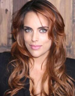 Sara Corrales deja impresionados a sus seguidores al presumir su barriguita de embarazo