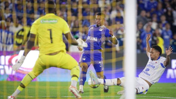 Acción de juego entre Millonarios y Pasto por la Liga BetPlay II-2026.